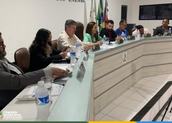 Vereadores de Retirolândia aprovam o 13º salário para a classe e assunto repercute negativamente. Presidente da Câmara Justifica (atualizada)