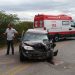 Motorista de Celta é socorrido após colisão frontal com caminhonete na BA 409