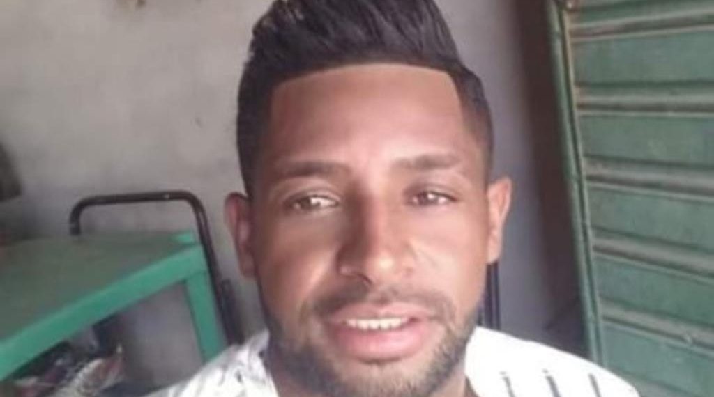 Motociclista morre depois de colisão com animal