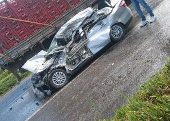 Grave acidente entre dois veículos deixa homem morto e feridos na BR-324
