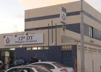 Mulher morre em Salvador ao ser prensada na parede após marido manobrar caminhão em garagem