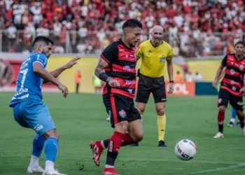 Serie C – Com um jogador a mais praticamente durante todo jogo, Vitória vence o Paysandu no Barradão e larga bem no quadrangular