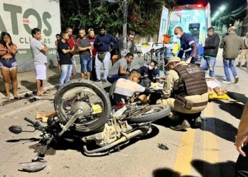 Batida entre motocicletas deixa duas pessoas mortas e outras três feridas