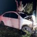 Colisão de carro em poste e queda de moto na BA 409 em pouco espaço de tempo deixa três feridos