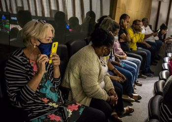 Professores realizam protesto na Alba pelo pagamento de precatórios do Fundef