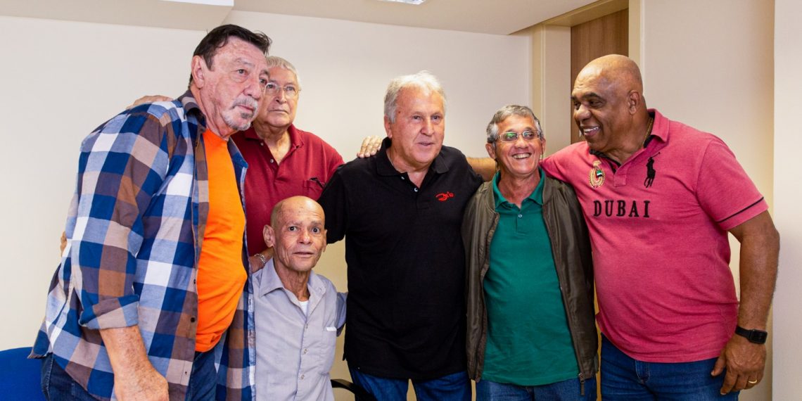 Zico em Salvador: fãs emocionados e reencontro com ex-jogadores