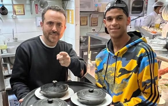 Luva de Pedreiro dá nome a prato em restaurante de luxo em SP; ‘agora sou comível’, diz influencer