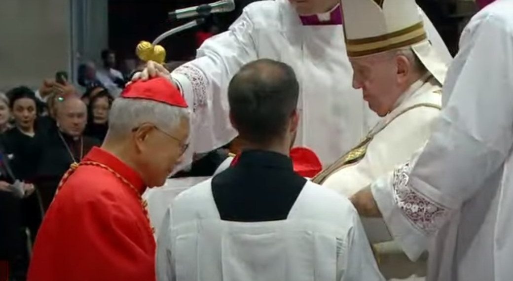Papa Francisco empossa 20 novos cardeais