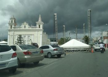 Palanque está sendo montado na Praça da Matriz em Coité para comício com ACM Neto