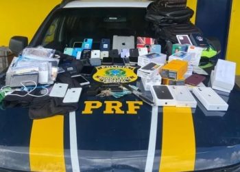 PRF prende quadrilha na BR-324 e recupera celulares roubados em loja