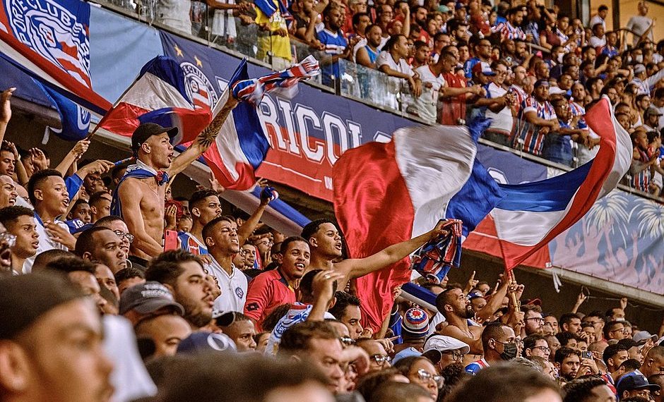 Torcida do Bahia faz campanha por nova música na Fonte Nova; veja a letra