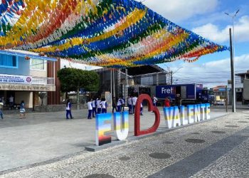 Valente em festa em comemoração aos 64 anos de emancipação política e administrativa