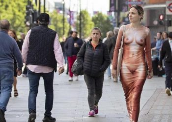Vestido ‘nu’ de R$ 3,2 mil entra para lista de mais quentes do mundo da moda