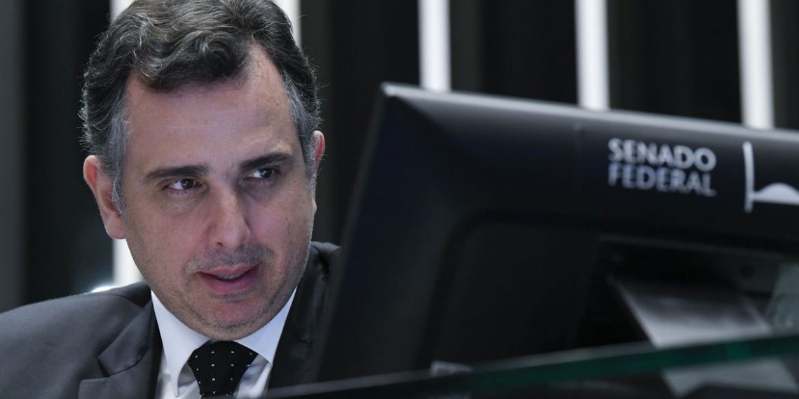 Senador Pacheco reúne líderes para viabilizar piso da enfermagem