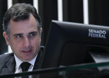 Senador Pacheco reúne líderes para viabilizar piso da enfermagem