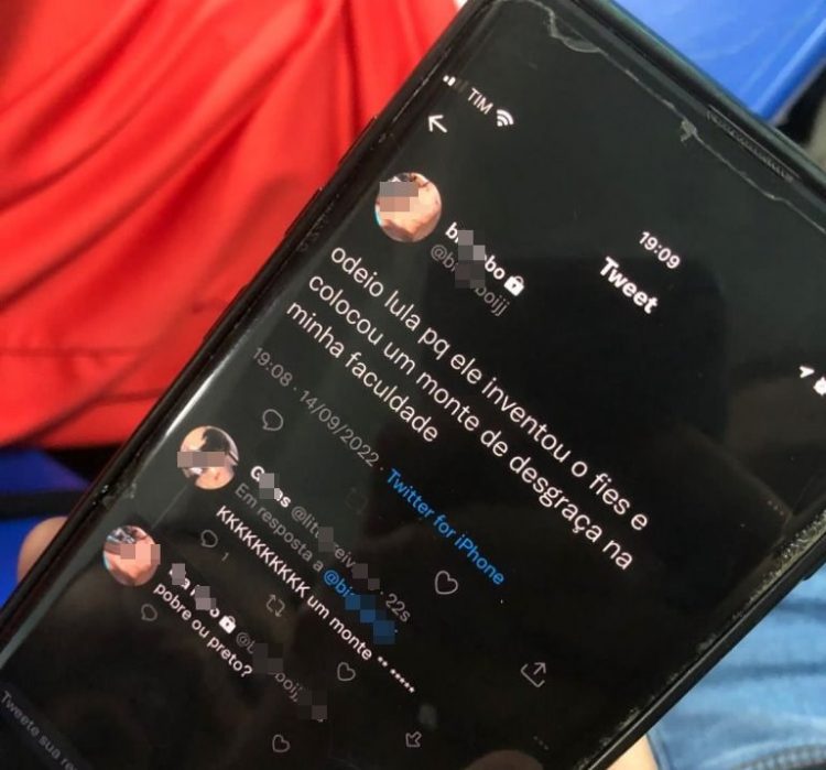 Feira: estudante é expulsa de faculdade após publicações racistas nas redes