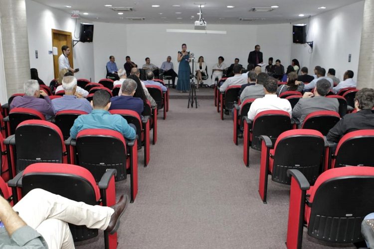 Estado implanta redes de internet gratuitas em 220 praças de 118 municípios baianos