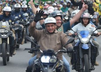 Na reta final da campanha, Bolsonaro visita Bahia e faz motociata em Juazeiro