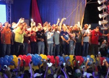 Coité – Vertinho e Marcelo Araújo ‘quebram o protocolo’ e citam Bolsonaro durante comício (atualizada)