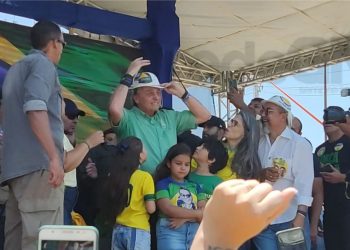 Durante discurso em Juazeiro, Bolsonaro pede à população que deixe ACM Neto em casa por ter atendido a decretos na pandemia e criticou também Rui Costa