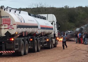 Manifestação dos garimpeiros: prefeito dá apoio e grupo libera saída de caminhões tanque. Saiba as últimas informações