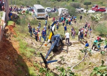 Helicóptero que transportava os candidatos a deputados Marcinho Oliveira e João Bacelar cai em Monte Santo (atualizada)
