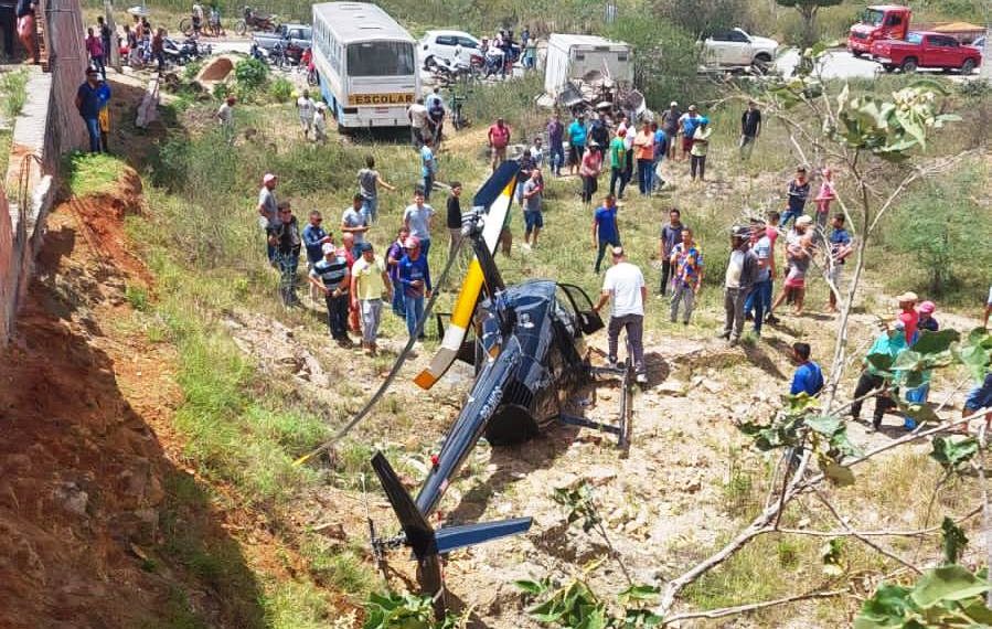 Helicóptero que transportava os candidatos a deputados Marcinho Oliveira e João Bacelar cai em Monte Santo (atualizada)
