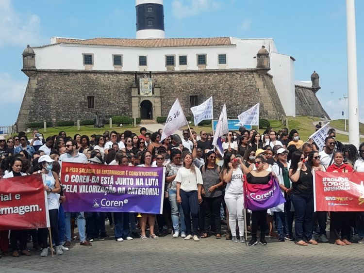 Manifestações a favor do piso da enfermagem ocorreram em diversos municípios baianos