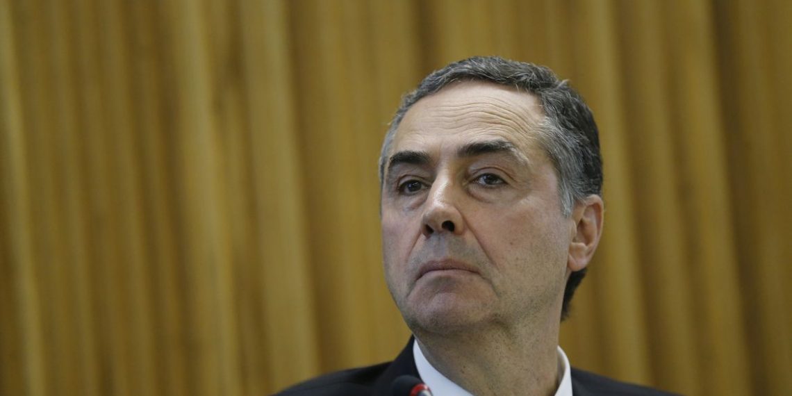 Ministro do STF suspende aplicação do piso nacional da enfermagem