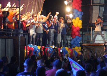 Coité – Durante comício ACM Neto critica Jerônimo e assume compromisso de construir hospital regional do sisal