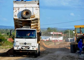 Valente – Iniciada pavimentação asfáltica da estrada de Valilândia e Queimada do Curral