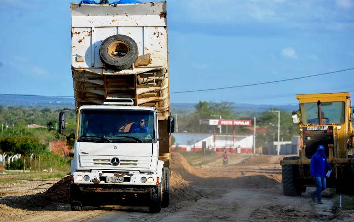 Valente – Iniciada pavimentação asfáltica da estrada de Valilândia e Queimada do Curral