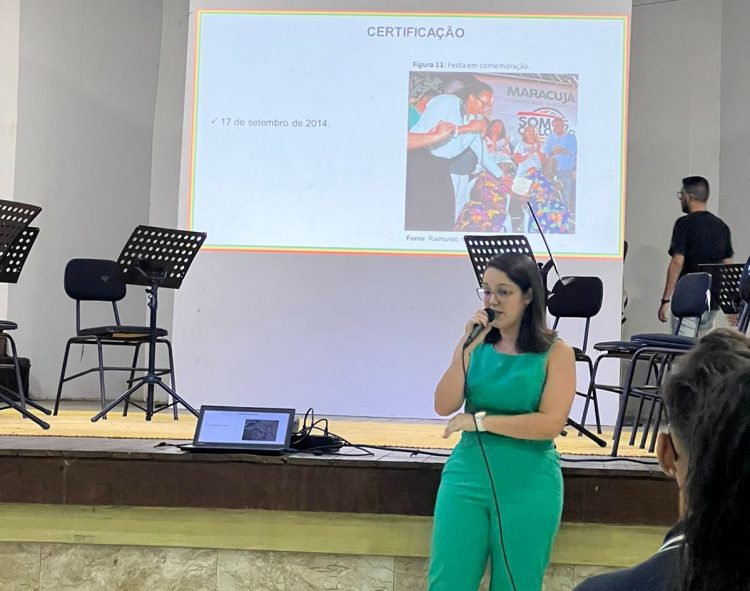 Coité – Professora do quilombo do Maracujá Raiane Cordeiro lança o segundo livro