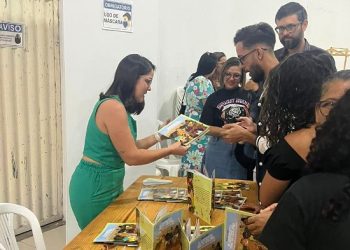 Coité – Professora do quilombo do Maracujá Raiane Cordeiro lança o segundo livro