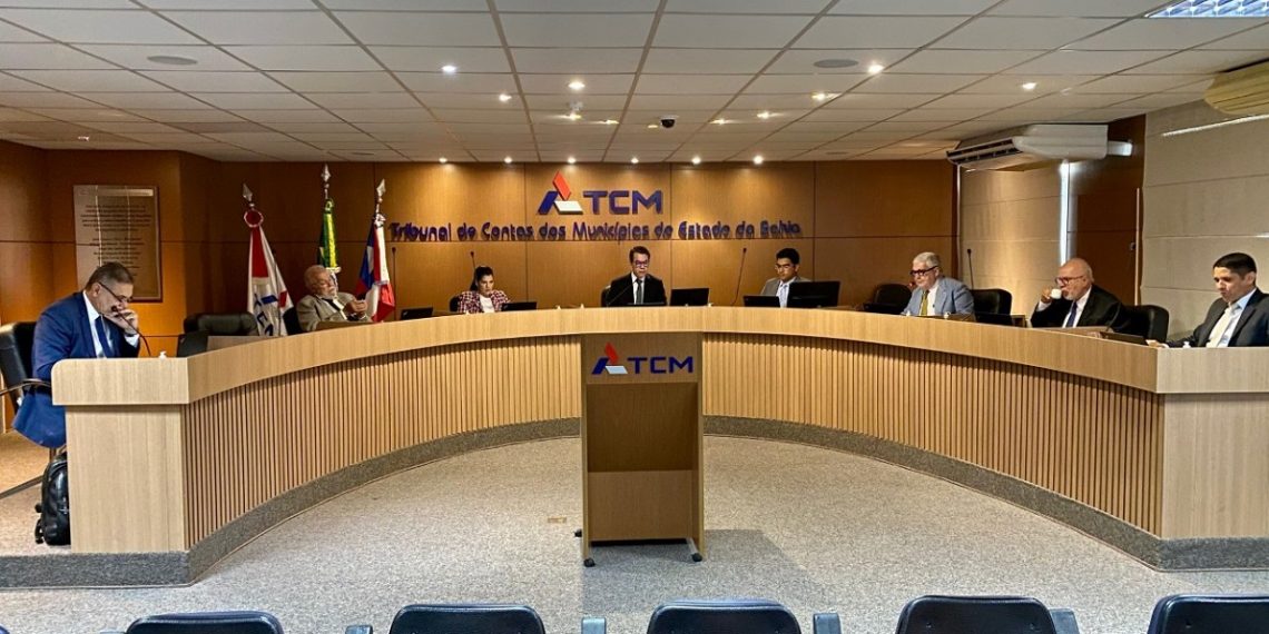 Ex-prefeito baiano é multado pelo TCM por uso indevido de recursos de FUNDEB