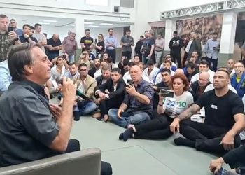Bolsonaro recebe apoio de lutadores em São Paulo