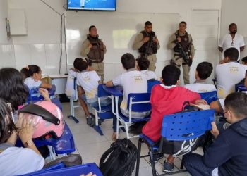 Policiais do 16° BPM realizam palestra para estudantes em Conceição do Coité