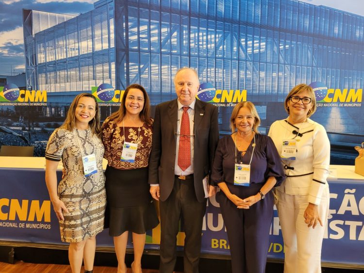 Prefeita de Monte Santo aparece em ato político de Bolsonaro e gera grande polêmica. Ela se justifica