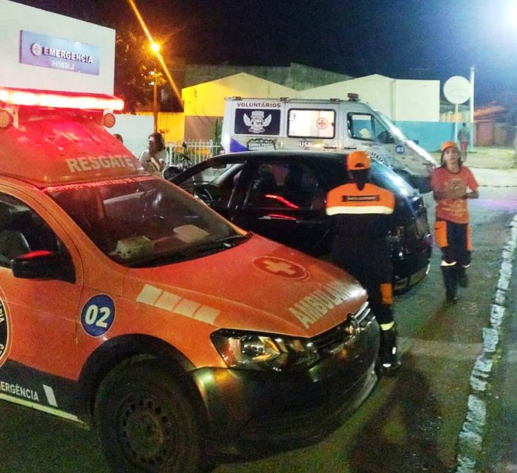 Homicídio e colisão de motos são registrados quase que ao mesmo tempo e poucos metros de distância