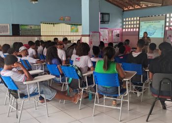 Ronda Maria da Penha do Território do Sisal ministra palestra em Teofilândia