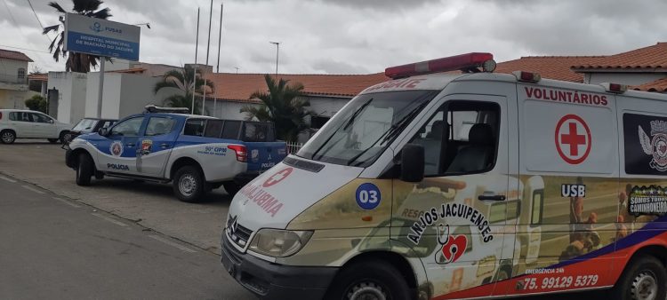 Colisão envolvendo caminhonete e moto deixa mulher e filho feridos na BA 120