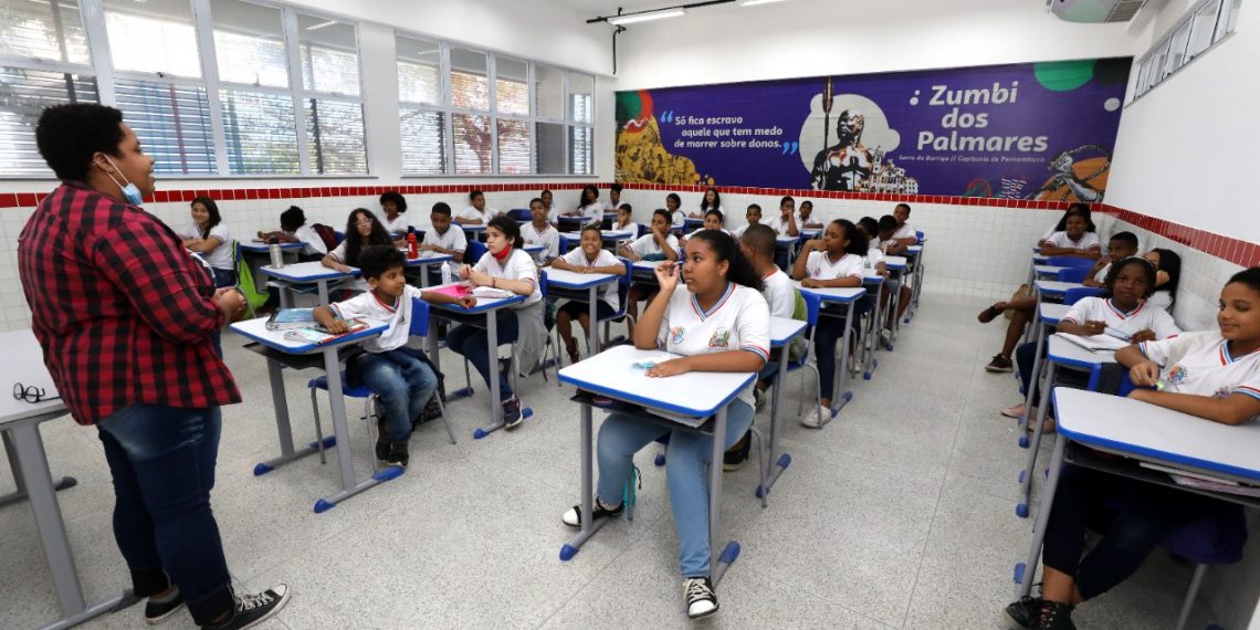 Estado oferta 2.113 vagas em concurso público para professor e coordenador pedagógico