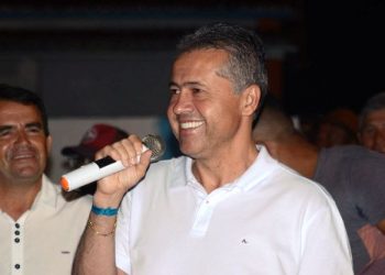 Durante entrega de sistema de abastecimento d’água deputado Alex da Piatã disse que prefeito de Barrocas precisa falar a verdade