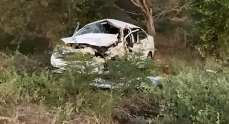 Colisão frontal entre dois carros deixa quatro feridos na BA 120