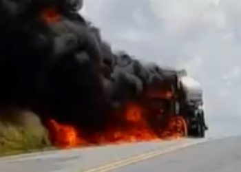 Motociclista morre após bater em caminhão tanque na BR-110