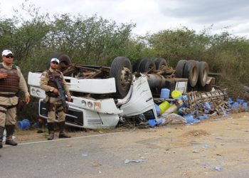 Identificadas as vítimas do acidente envolvendo um caminhão carregado com água mineral na BA 409
