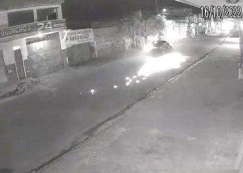 Coité – Câmera de segurança registra o momento que carro arrasta motociclista na Av. Senhora Santana