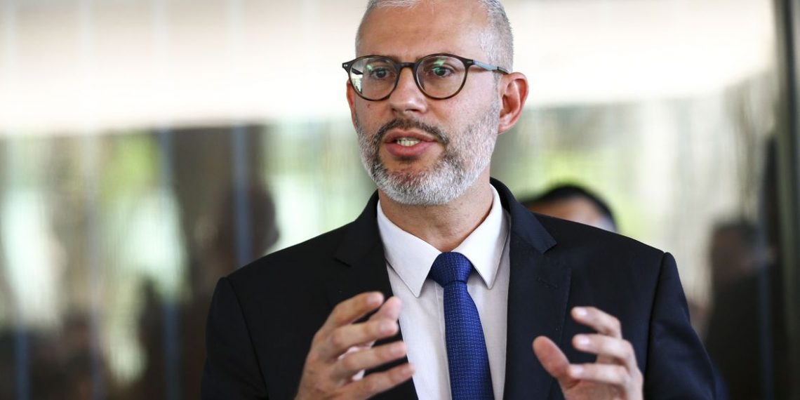 Ministro anuncia liberação das verbas destinadas a universidades