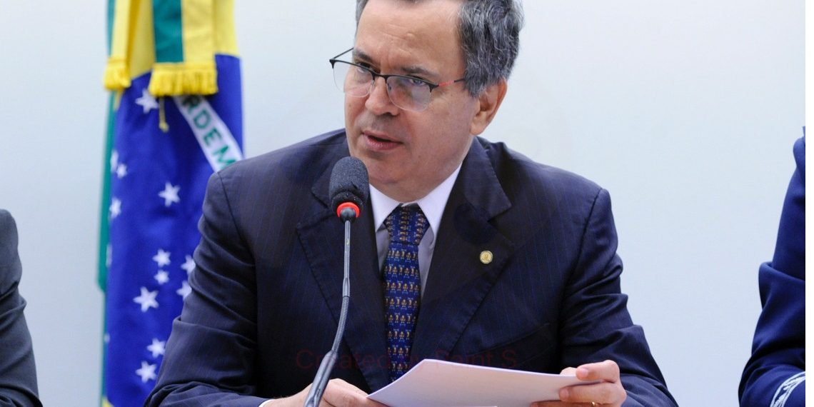 Félix Mendonça apresenta projeto que pune candidatos que faltem a debates no segundo turno