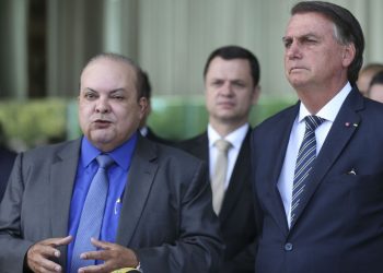Bolsonaro recebe apoio do governador reeleito do Distrito Federal